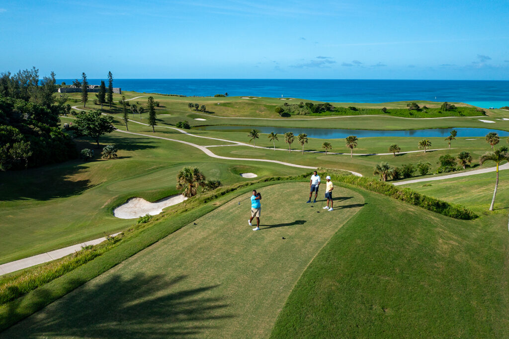 3 people playing golf
